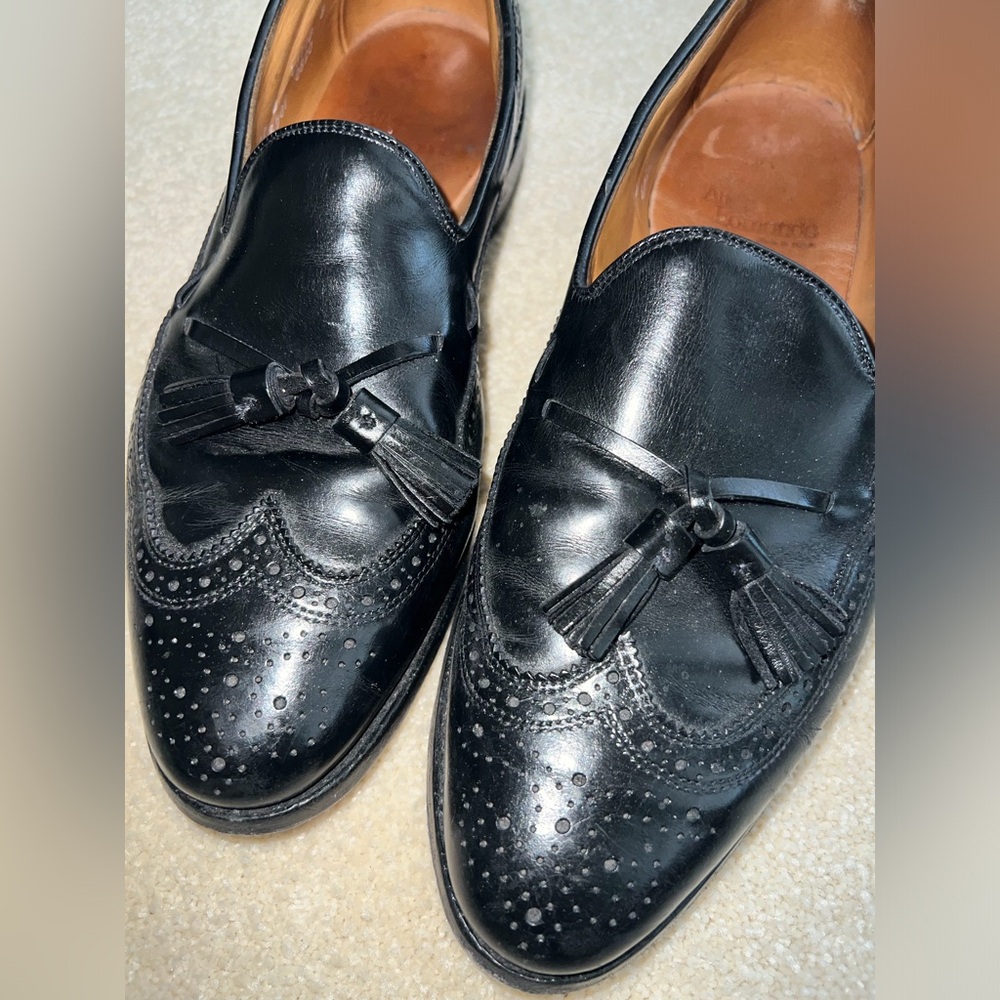 Allen Edmonds Men’s size 10 Black Leather Penny Loafer with tassels.